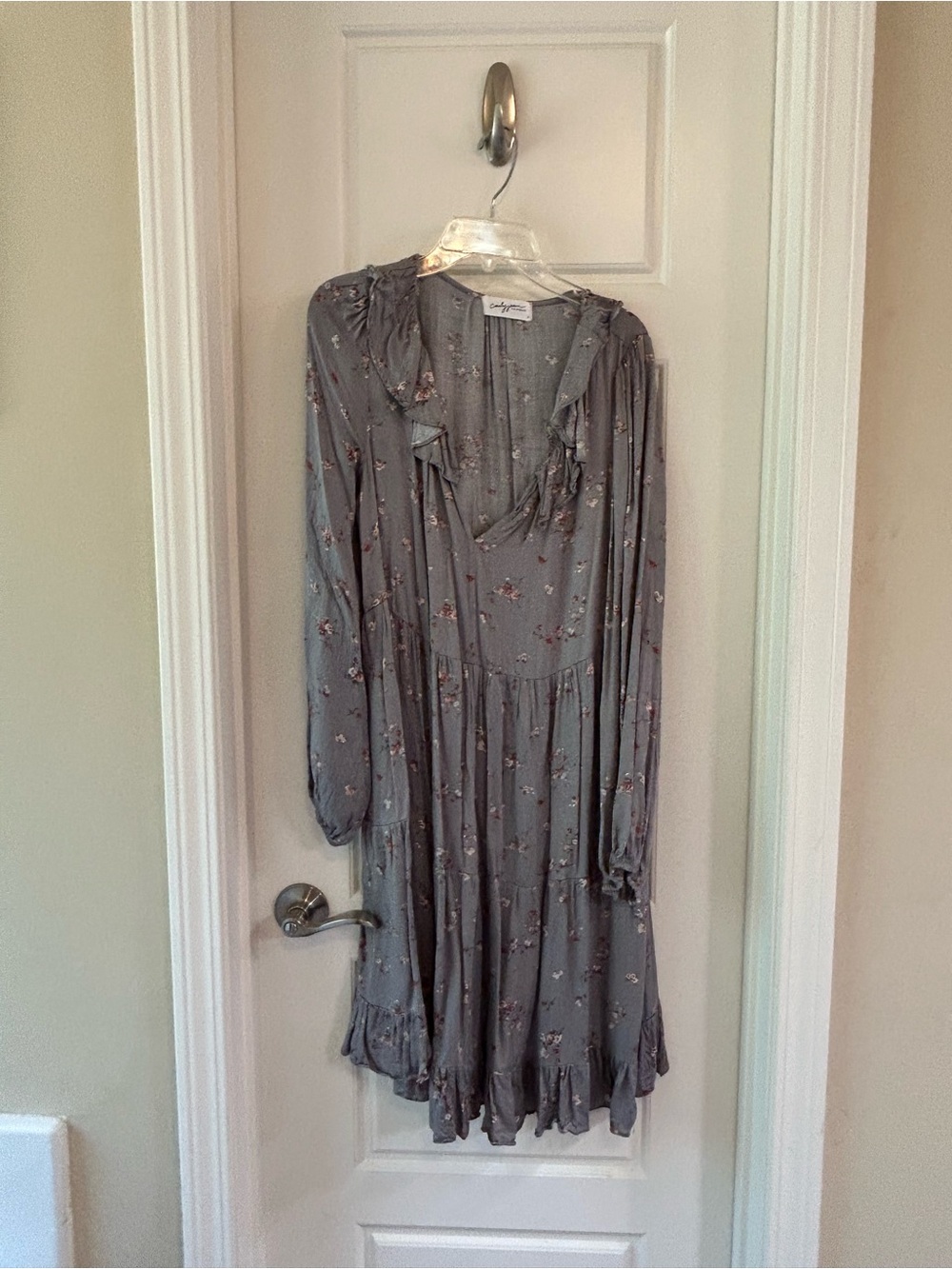 Carly Jean Los Angeles Delicate Floral Gray Long-Sleeve Dress